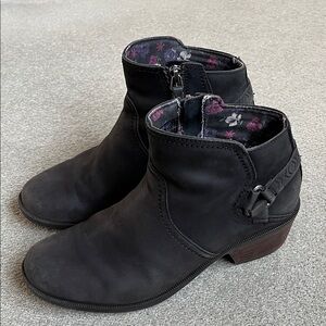 Teva Black Ankle Boots, Side Zipper, Heeled, Women’s Size 8